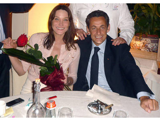 Poli - Nicolas Sarkozy con Carla Bruni e con la PO' di Poli Morbida